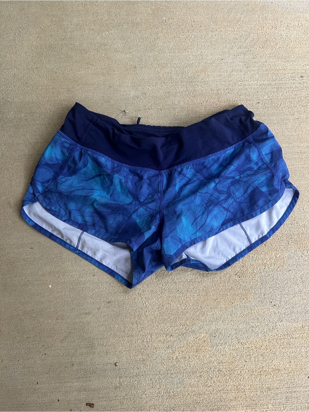 Lululemon Track That Short 2 inch Sz 8 Blue Abstract Swift Lined